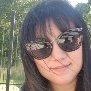 Meet your Posher, Claudia